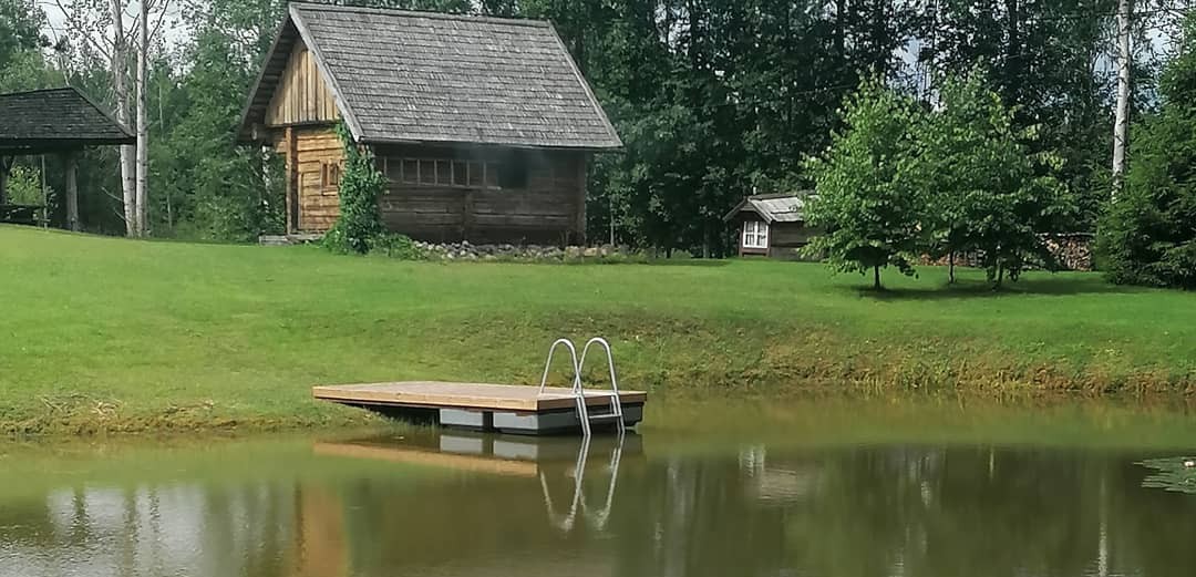 Suitsusaun tiigi ääres